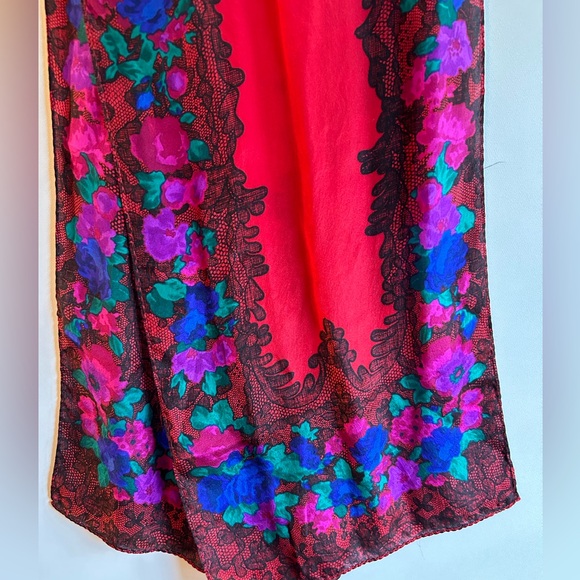 VINTAGE LIZ CLAIBORNE RED/BLACK/PURPLE MULTI COLORED SILK OBLONG SCARF - Picture 2 of 5
